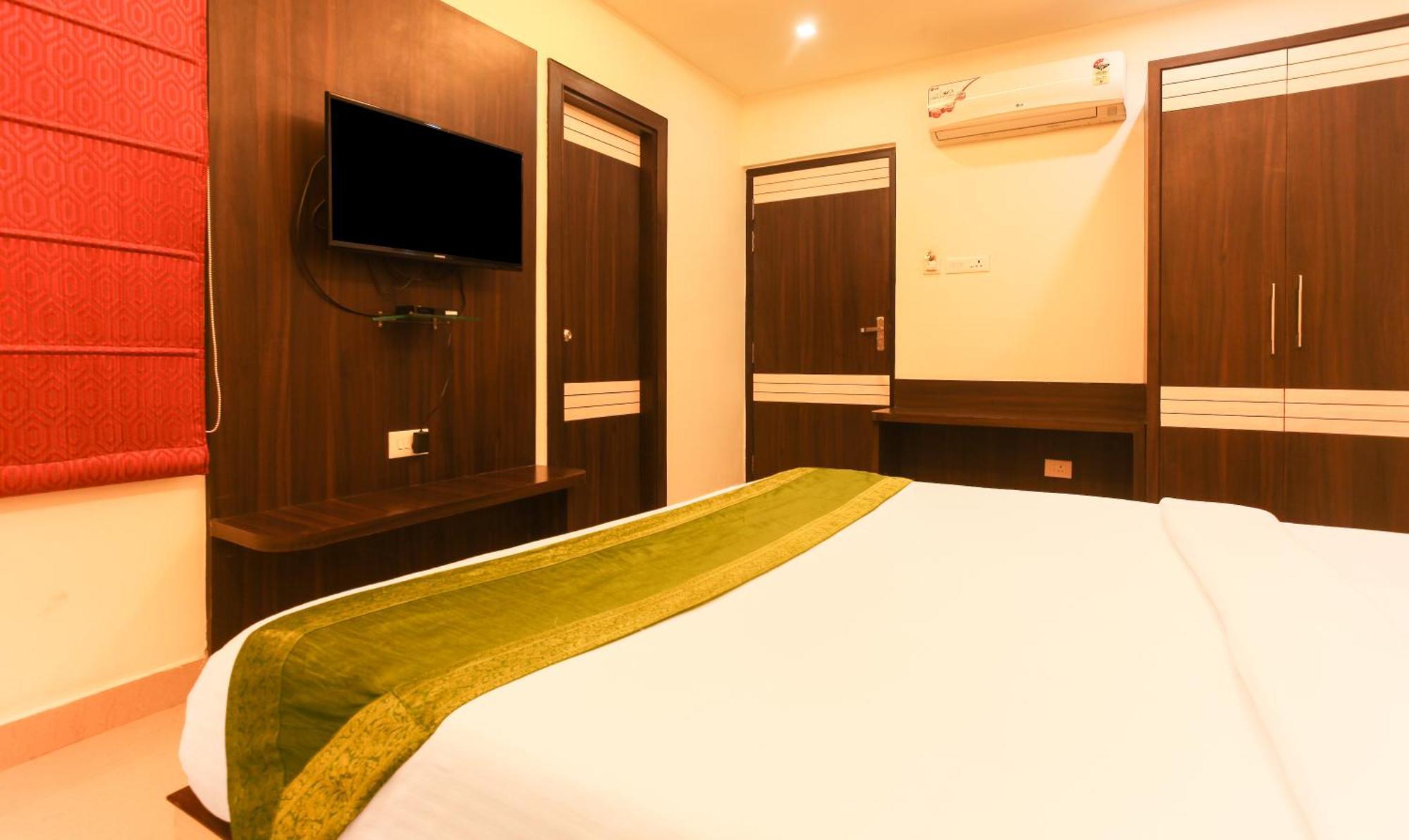 Hotel Janki International Sigra 2 Km From Kashi Vishwanath Temple Varanasi Exterior foto